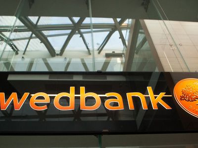 Акции "Swedbank" за два дня подешевели на 20 проц - Экономика и бизнес