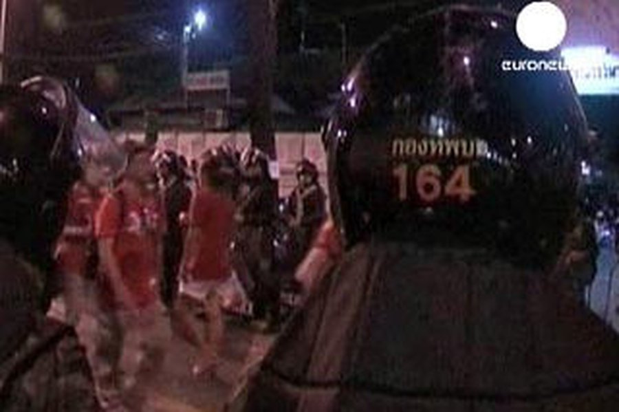 В Бангкоке 200 тысяч демонстрантов пытаются лишить премьера власти — МИД РФ рекомендует не ездить в Таиланд - В Мире