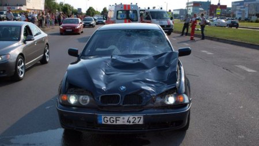 Kaune BMW perėjoje partrenkė mamą su dukrele - abi žuvo vietoje - Įvykiai ir kriminalas