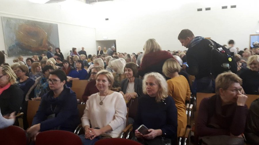 Висагинские бастующие педагоги приняли участие в съезде учителей в Вильнюсе - В Висагинасе