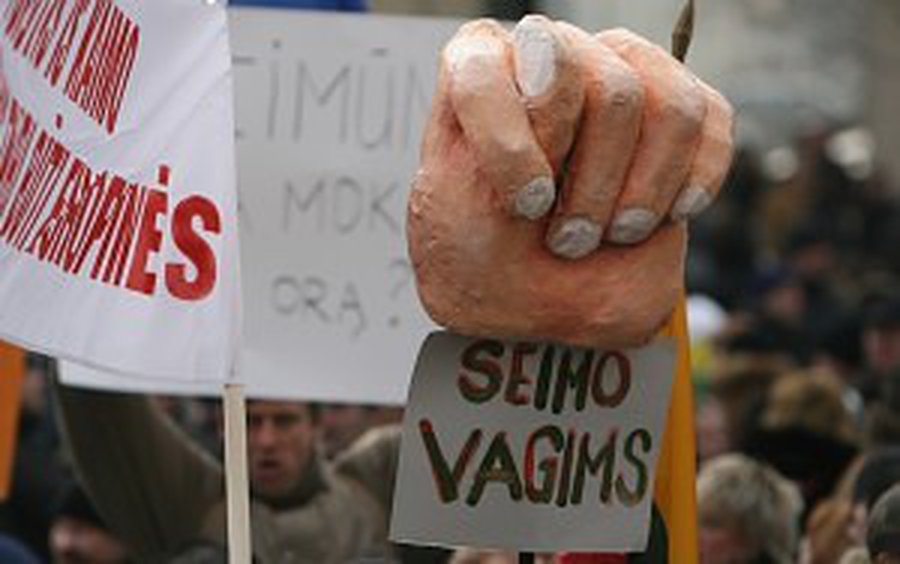 Беспорядки в Вильнюсе: Полиция стреляет по толпе - Литва и страны Балтии
