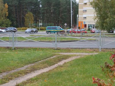 Кому забор мешает?

 - В Висагинасе