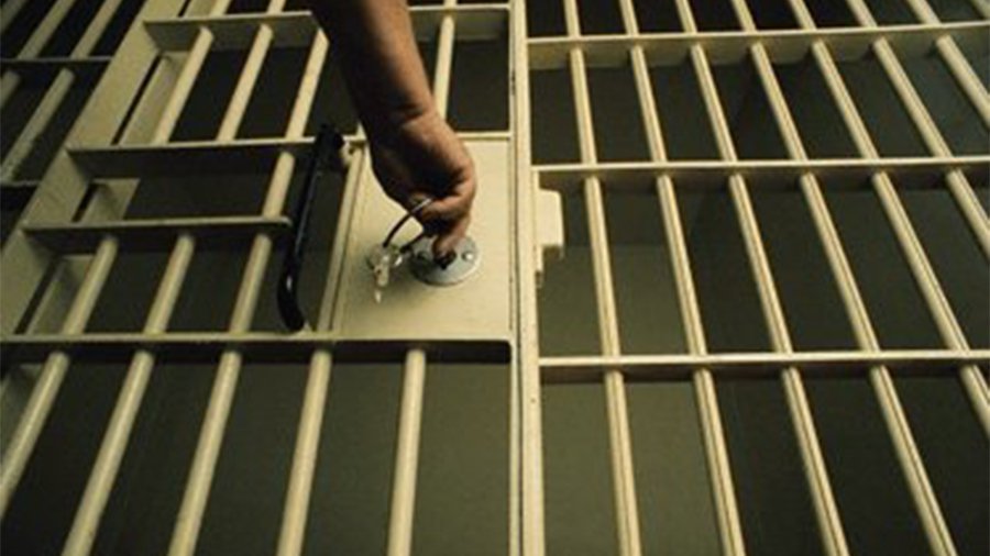 Житель Паневежиса пытался повеситься в камере - Происшествия и криминал