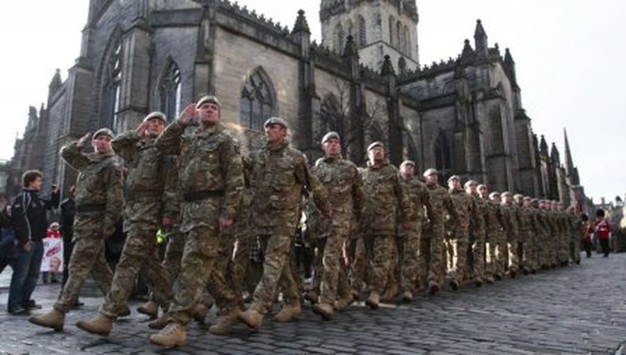 Britanijoje per karines pratybas dėl karščio mirė du kariai
 - Pasaulyje