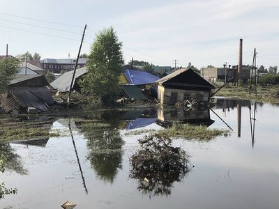 Вторая волна паводка подтопила 475 домов в Иркутской области - В Мире