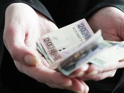 Правительство Литвы не спешит с повышением минимальной зарплаты                                 - Литва и страны Балтии