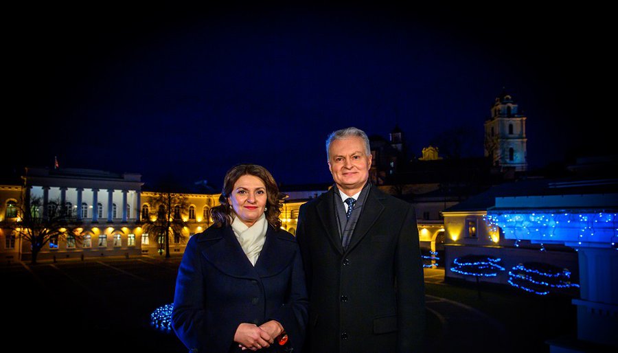 Laimingų Naujųjų metų linki prezidentas G. Nausėda ir ponia D. Nausėdienė - Lietuva ir Baltijos šalys