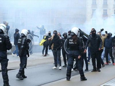 СМИ: в Бельгии семь человек получили ранения в ходе манифестации против карантина - В Мире