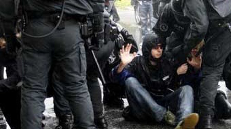 В Берлине первомайские демонстранты покалечили 30 полицейских - В Мире