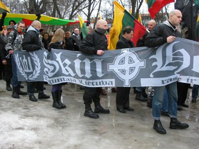 «Вчера — Juden raus, сегодня: Литва — литовцам»: неонацисты все же начали «марш патриотов» в Вильнюсе
                                 - Литва и страны Балтии