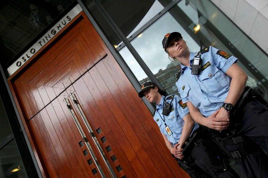 На суде Брейвик назвал себя писателем                                                                 - В Мире
