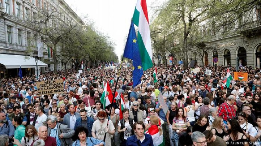 В Будапеште прошли протесты против Виктора Орбана - В Мире