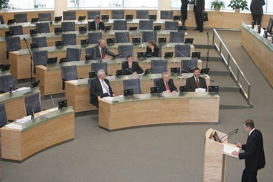 Часть правительства Литвы блокирует идею поменять порядок выплаты «больничных» - Литва и страны Балтии