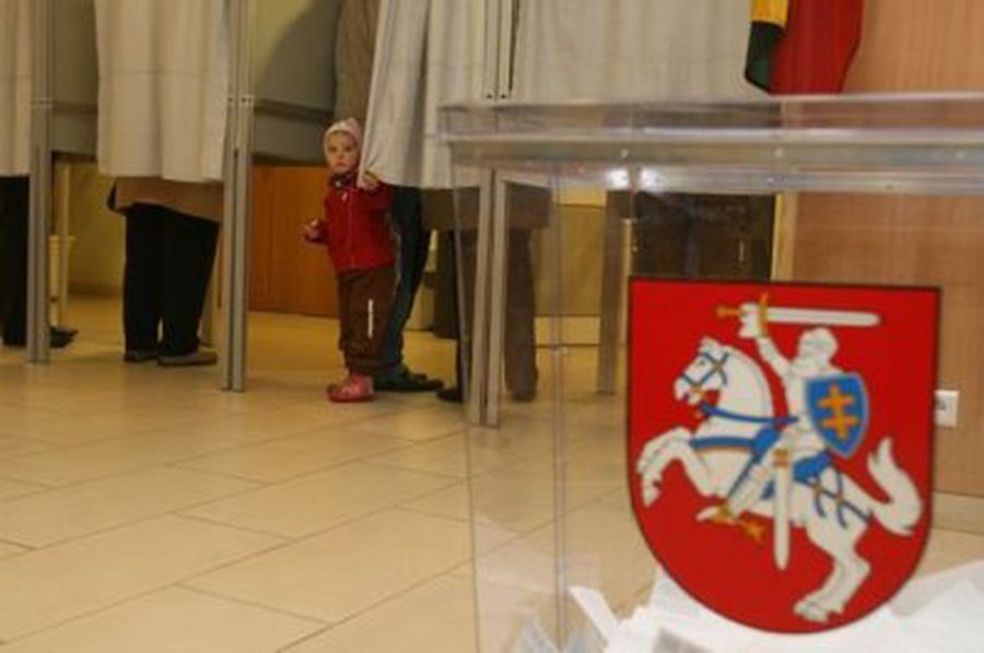 Gautos viešosios informacijos rengėjų ir skleidėjų deklaracijos apie paskleistą 2011 m. savivaldybių tarybų rinkimų politinę reklamą
 - Lietuva ir Baltijos šalys