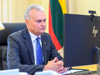 Президент подозревает, что темпы вакцинации замедлили целенаправленно - Литва и страны Балтии