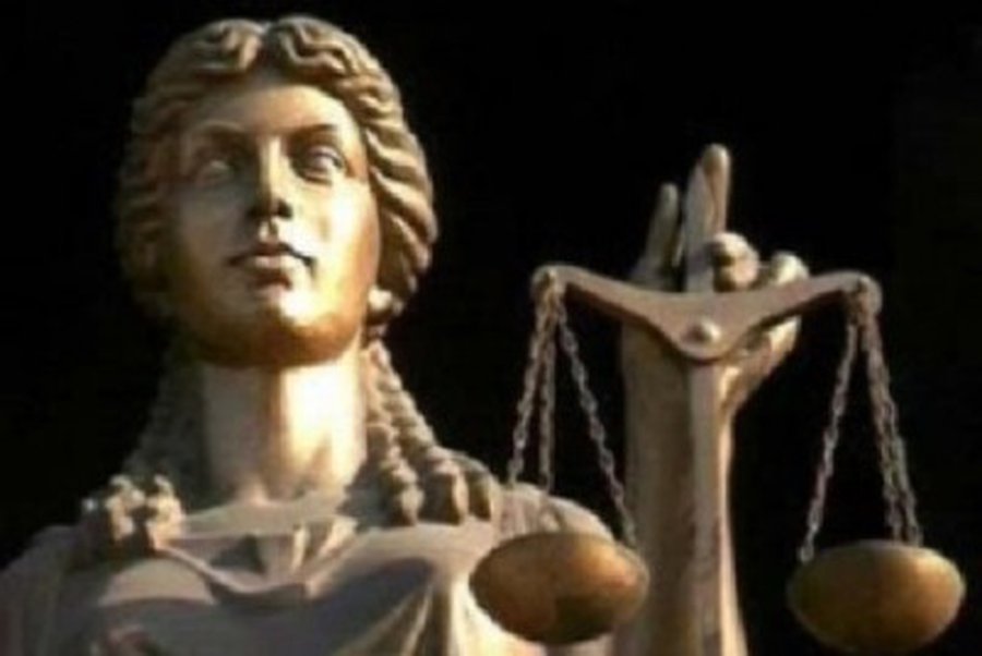 Богиня правосудия в Висагинасе                                 - В Висагинасе