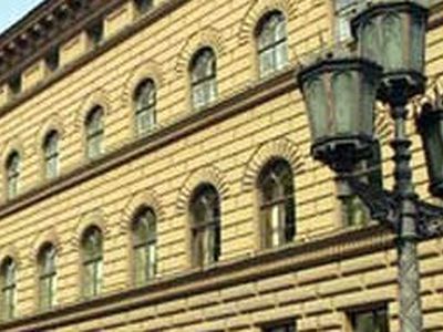 В Даугавпилсе закидали ботинками фото Сейма Латвии - Литва и страны Балтии