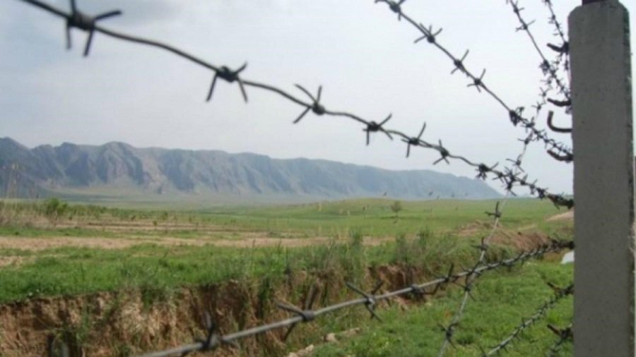 В Баку сообщили об артиллерийском обстреле ВС Армении приграничных сел Азербайджана - В Мире