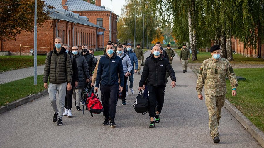 Исследование: для всеобщего призыва в армию требуется и время, и сотни миллионов - Литва и страны Балтии