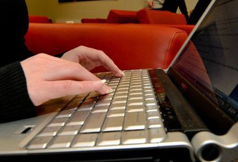 Internetinės parduotuvės sukilo prieš bankų įkainius - Lietuva ir Baltijos šalys