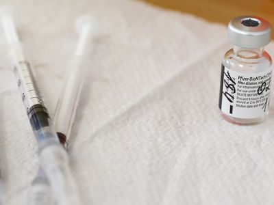 Опрос: вакцинироваться от COVID-19 согласились бы почти две трети жителей страны - Литва и страны Балтии