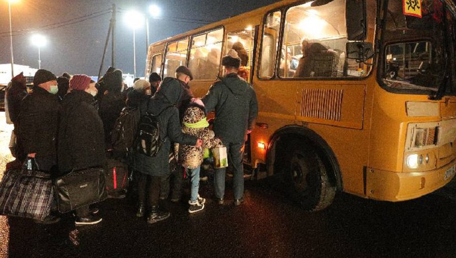 Более 30 тыс. эвакуированных из ДНР и ЛНР пересекли за сутки государственную границу РФ - В Мире