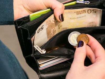 Зарплата "на руки" за год увеличилась на 8,4 проц. - Литва и страны Балтии