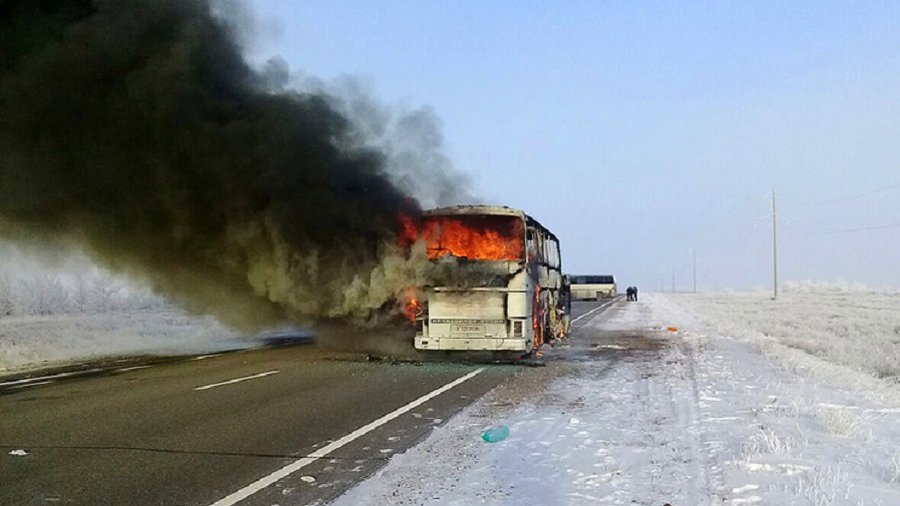 При возгорании автобуса в Казахстане погибли более 50 человек - В Мире
