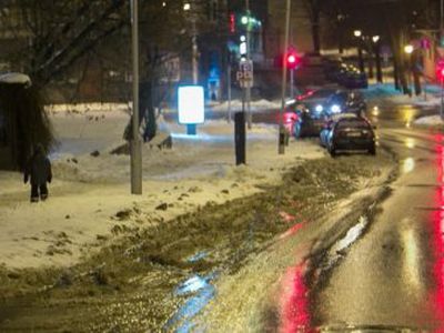 Eismo sąlygas sunkina plikledis, naktį neturėtų snigti - kelininkai - Lietuva ir Baltijos šalys