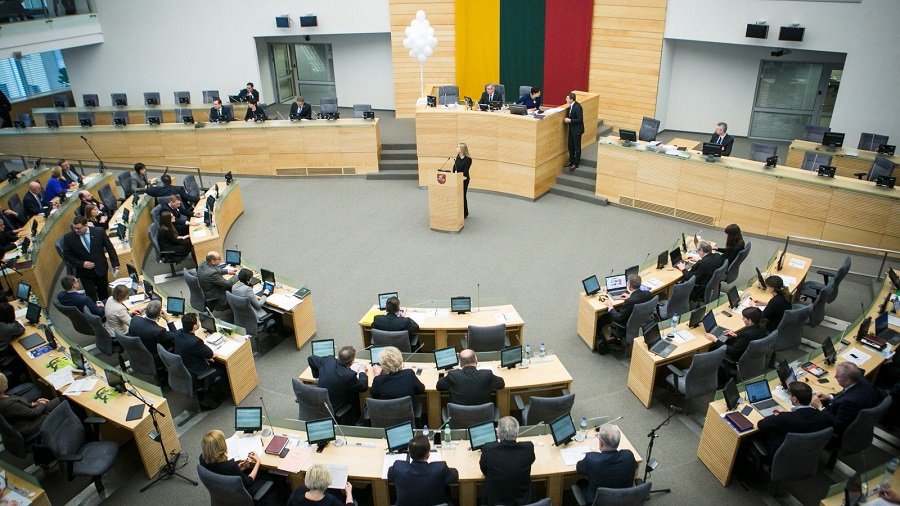 Сейм после рассмотрения одобрил Законопроект о декларировании места жительства - Литва и страны Балтии