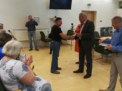Сенюнайтисам торжественно вручили удостоверения - В Висагинасе
