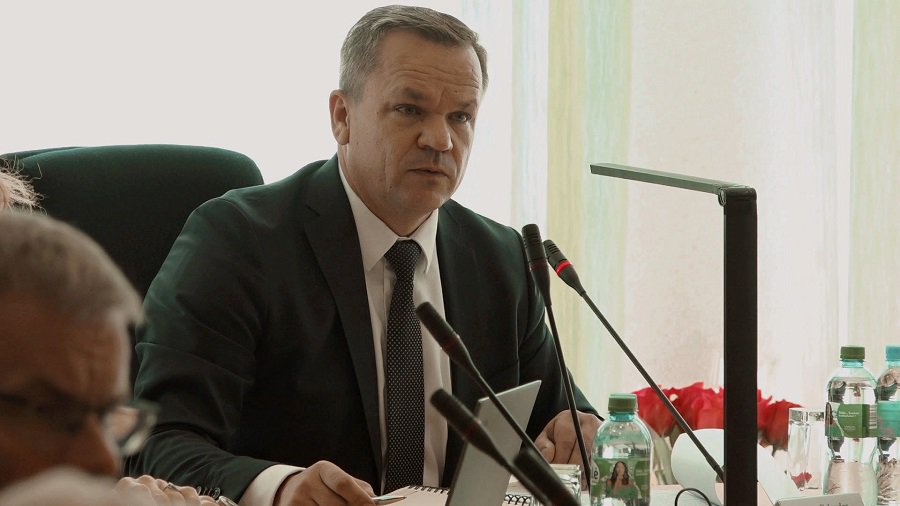 Prokuratūra kreipėsi į teismą su ieškiniais dėl „kanceliarinių“ išmokų priteisimo dar iš trijų Visagino politikų - Visagine