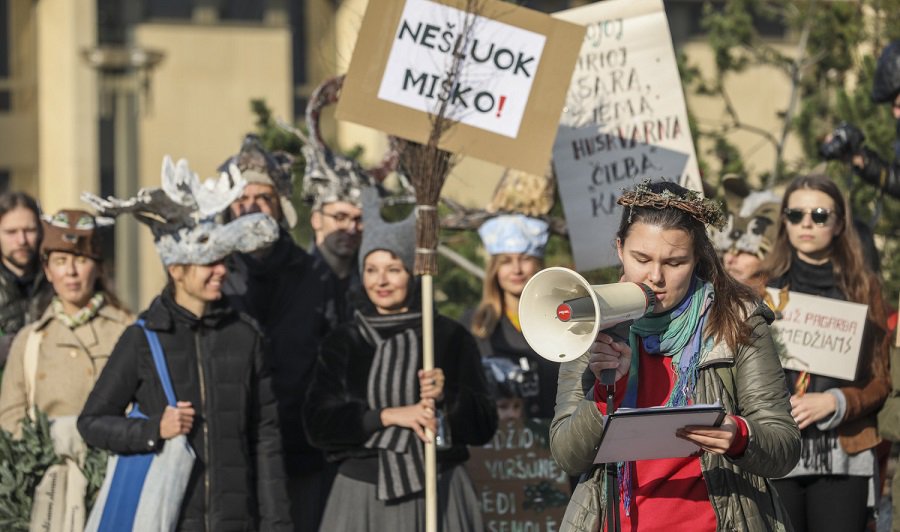 В Вильнюсе прошло шествие против вырубки лесов: политиков призывали защищать природу - Литва и страны Балтии
