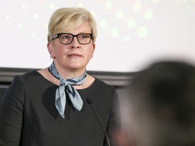 Премьер Литвы обратилась к жителям: давайте не только вспоминать умерших, но и оберегать живых, прививаясь - Литва и страны Балтии