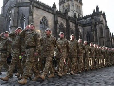 Britanijoje per karines pratybas dėl karščio mirė du kariai
 - Pasaulyje