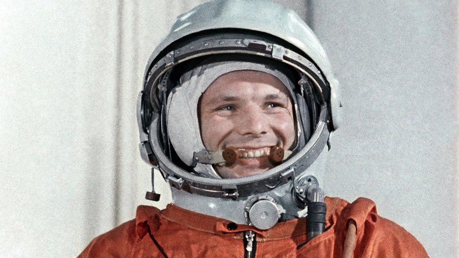 В России отмечают День космонавтики - В Мире