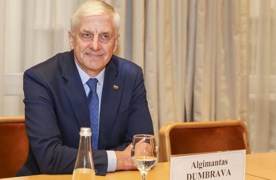 А. Думбрава намерен вступить во фракцию "крестьян и зеленых". Заявление уже подано - В Висагинасе