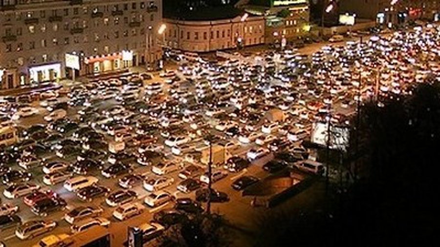 В центре Москвы два водителя в пробке устроили кулачные бои - Хобби, отдых и развлечения