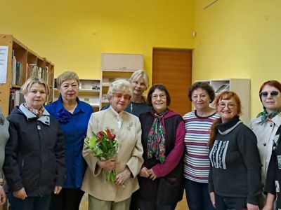 В библиотеке - выставка картин из бисера Галины Харбедии «Вечное цветение» - В Висагинасе