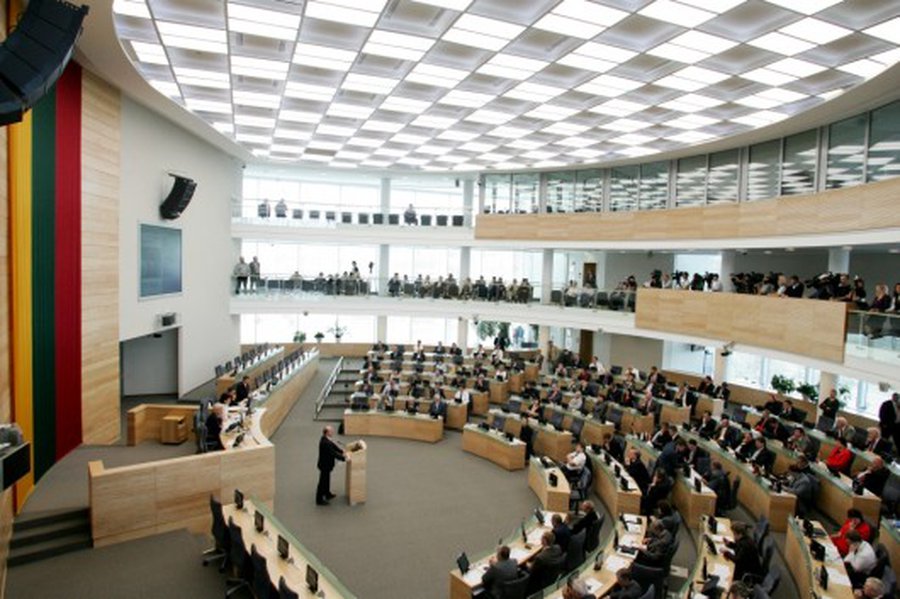 Для отстраненного от должности президента Паксаса двери в парламент Литвы открываются все шире


                                                   - Литва и страны Балтии