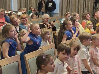 120 детских улыбок. Висагинский фестиваль детской песни “Šypsenėlė” снова встречал гостей (видео) - В Висагинасе