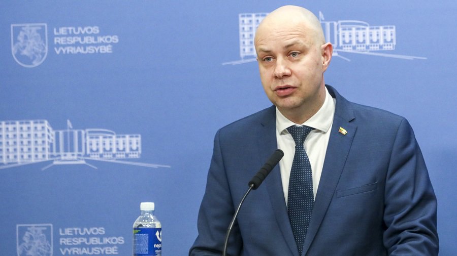 Комиссия по чрезвычайным ситуациям не будет вводить массовые запреты, но обратится за помощью к военнослужащим и полиции - Литва и страны Балтии