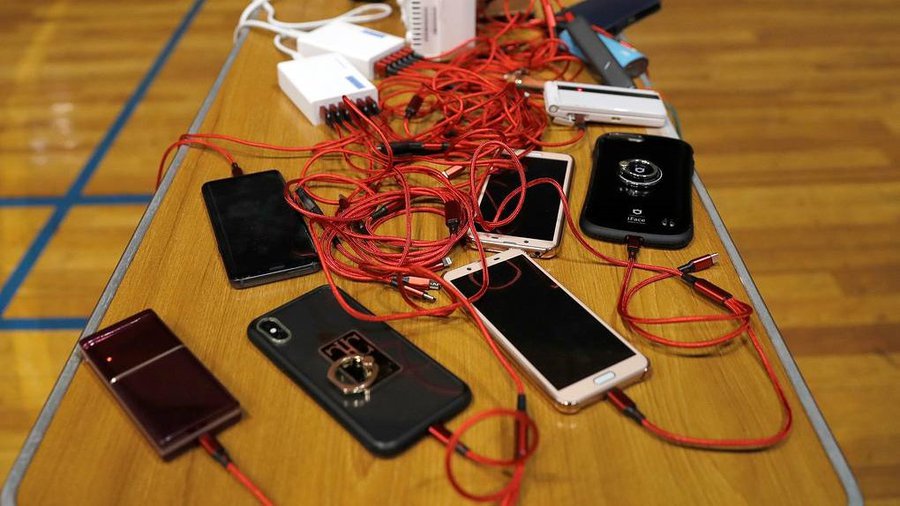 Эксперт рассказал, почему нельзя оставлять смартфон заряжаться на ночь - IT новости