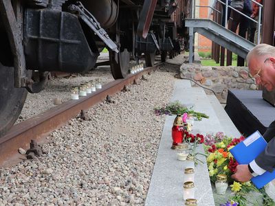 В День скорби и надежды стрелки в Литве и Страсбурге зачитают имена и фамилии депортированных - Литва и страны Балтии