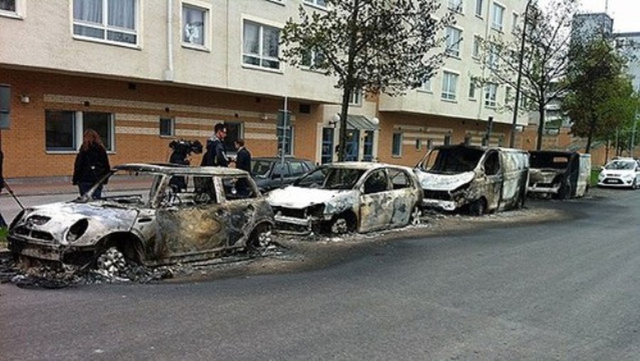 В Стокгольме в ходе беспорядков подожгли школы - В Мире