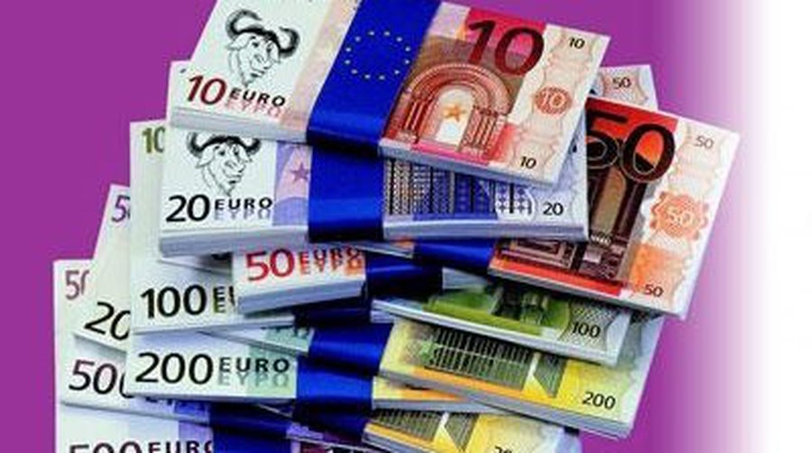 Латвия введет евро не ранее 2014 года  - Литва и страны Балтии
