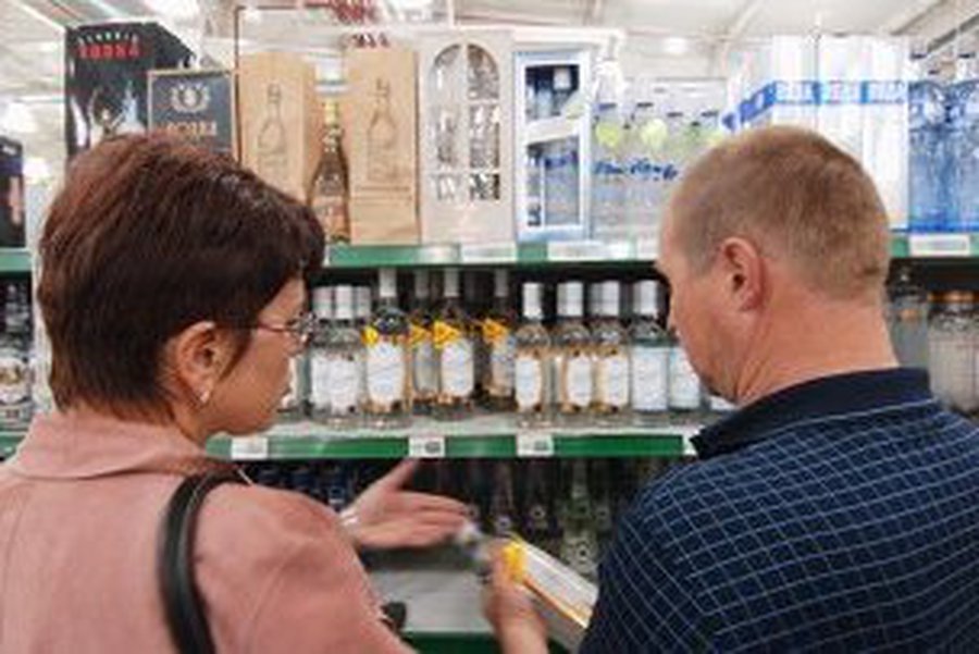 Сейм решил: алкоголь в Литве дешеветь не будет - Литва и страны Балтии