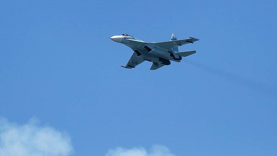 Истребитель Су-27 перехватил самолеты-разведчики США и Швеции у границ России над Балтикой - В Мире