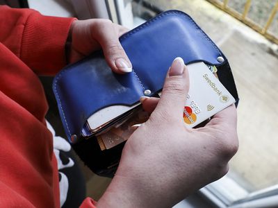 Nuo Naujųjų metų darbo užmokestis – tik į banko sąskaitą - Lietuva ir Baltijos šalys