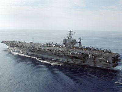 При пожаре на атомном авианосце США пострадали 24 моряка - Энергетика